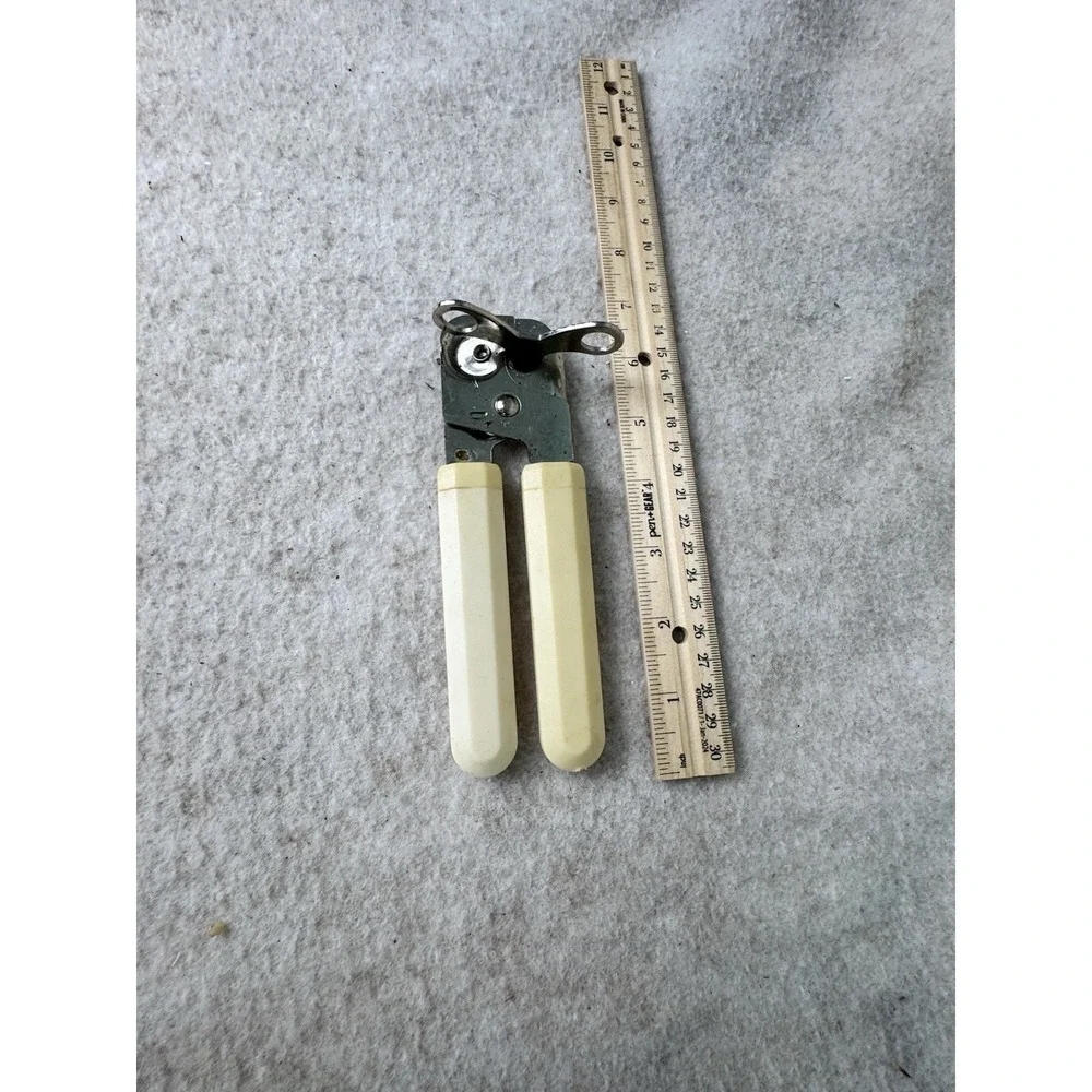 Vintage Unbranded Manual Can Opener w Bottle Opener‎ Soft Handle USA